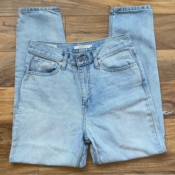LEVI'S TAPERED HIGH WAISTED MOM JEANS - Picture 3 of 10